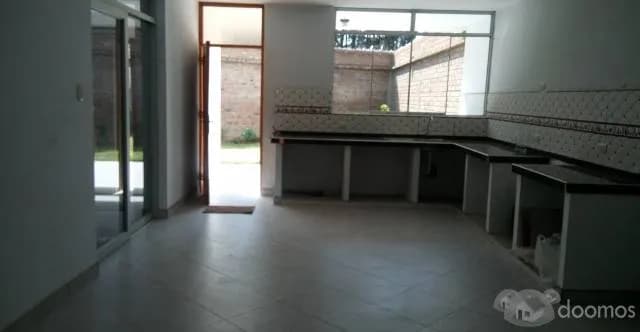Alquilo amplio departamento de estreno — foto 1