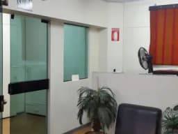 VENDO OFICINAS AMOBLADAS EXCELENTE UBICACIÓN EN EDIFICIO EMPRESARIAL SAN ISIDRO $398000 AREA 180 M2 LINDAS VISTAS EXTERIORES