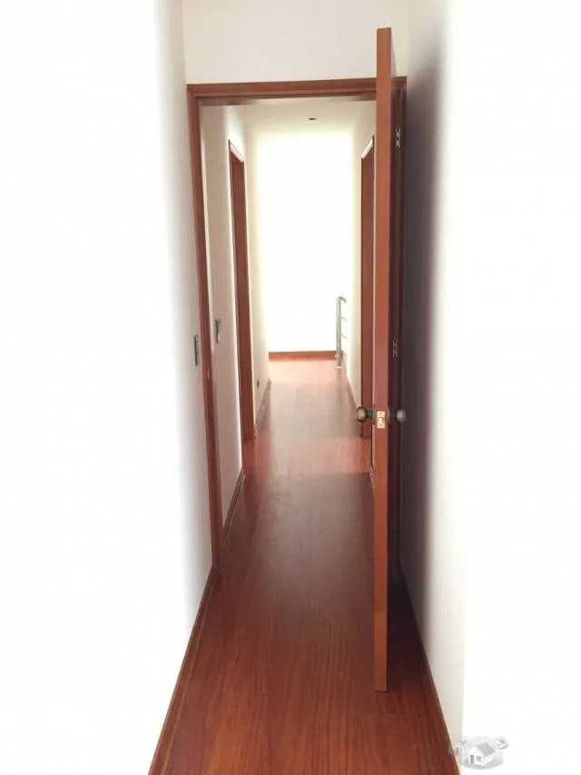 DUPLEX 180M2 CON 03 DORM + SALA DE ESTAR+AMPLIA TERRAZA+02 COCHERAS — foto 2