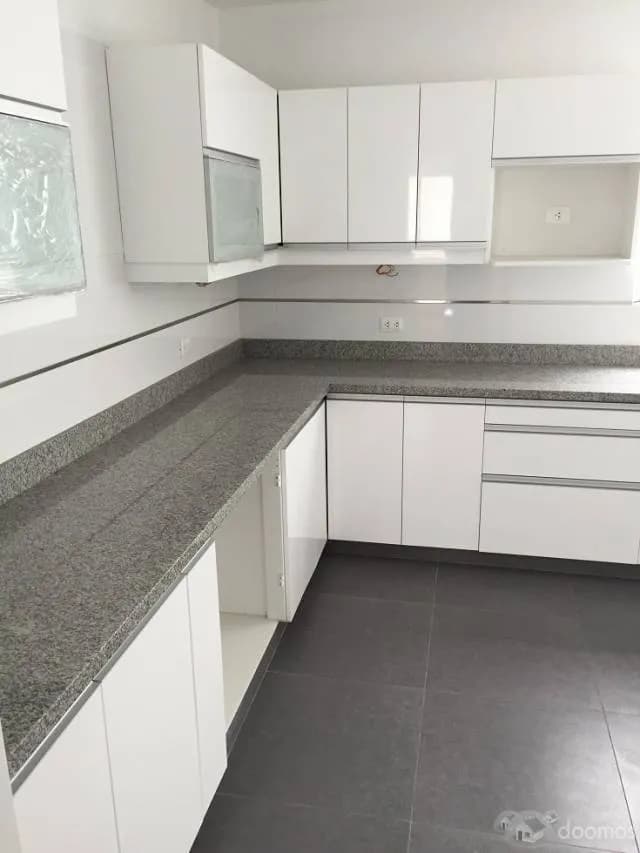 DUPLEX 180M2 CON 03 DORM + SALA DE ESTAR+AMPLIA TERRAZA+02 COCHERAS — foto 7