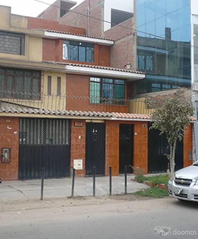 CASA 4 PISOS AV. METROPOLITANA - COMAS — foto 1
