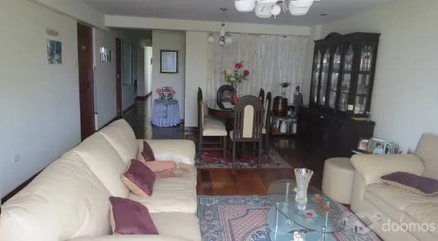 Amplio Departamento en Urb. El Golf — foto 1