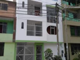 OCASION VENDO DUPLEX 170M A 2 CUADRAS DE LA MUNICIPALIDAD LOS OLIVOS