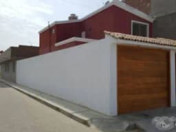 VENDO CASA AMPLIA EN ESQUINA. EN CONDOMINIO. UBICACIÓN IDEAL C/ VIGILANCIA.