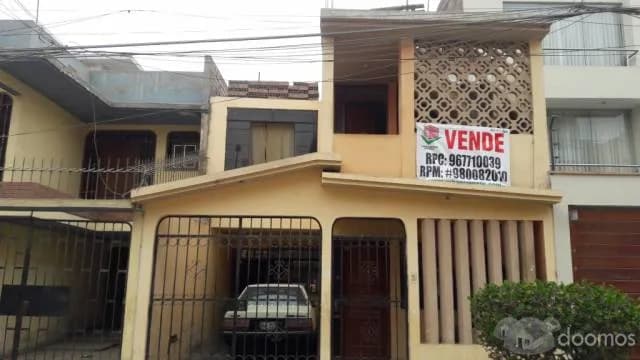CASA DE 2 PISOS CON COCHERA — foto 1