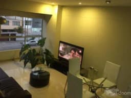 AMOBLADO Excelente ubicación, Limite con Miraflores, 3er. Piso. en Av Sergio Bernales 351 paralela cuadra 5 y 6 de Av. Roca y Bologna a 7 minutos del Parque Kennedy (Central Park Miraflores).