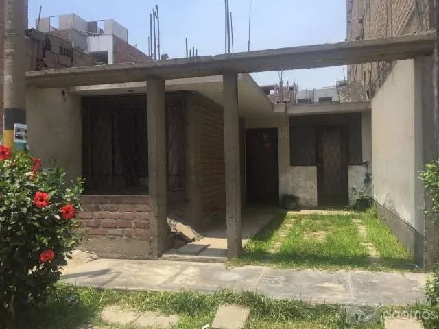 Vendo Casa en Urbanización Alameda de la Rivera Ate — foto 1