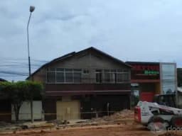 Vendo Casa de 2 pisos con base de 4, con cochera de porton levadizo, en avenida Miraflores