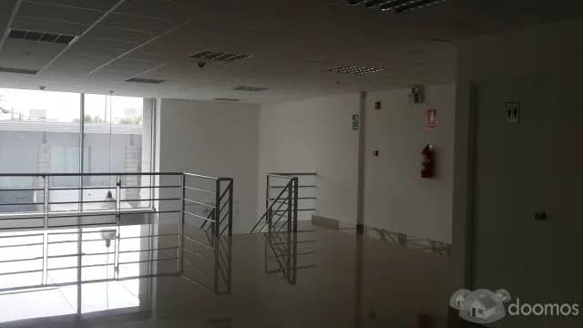PUERTA A CALLE. CC. EL TRIGAL, 2 NIVELES, EXCELENTE UBICACIÓN. — foto 7