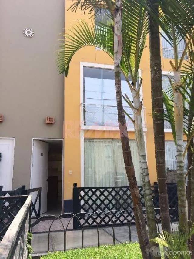 Vendo casa de 3 pisos, dentro de condominio en Chorrillos — foto 1