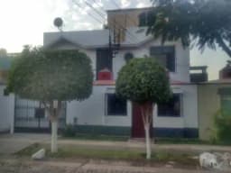 VENDO CASA EN EL RESIDENCIAL LOS FICUS DE LUREN . ICA