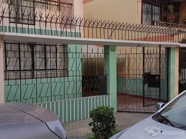 VENDO CASA - 1ER PISO - URB. ELIO - FRENTE A PARQUE — foto 3
