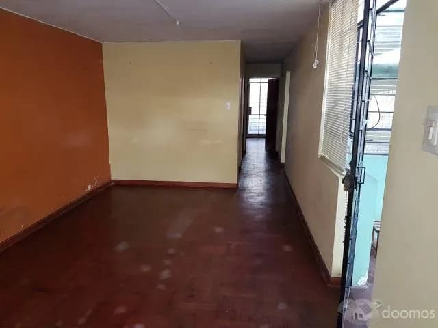 VENDO CASA - 1ER PISO - URB. ELIO - FRENTE A PARQUE — foto 4