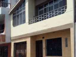 VENDO CASA AMPLIA Y CON BUENOS ACABADOS