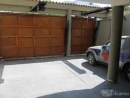 Vendo Casa de 3 Pisos en La Molina