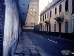 Casa grande de dos plantas cerca de Tottus y antigüo Hotel Crillon (ahora SUNAT)