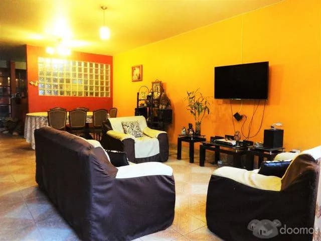 Venta de Casa Espaciosa en Villa Maria Del Triunfo — foto 3