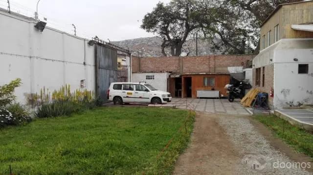 PROPIEDAD EN ESQUINA CON 1000 M2 (50 X 20) — foto 1