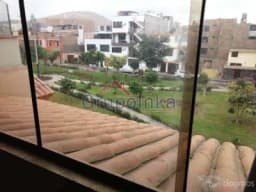 BONITA CASA VACÍA Y LISTA PARA HABITAR FRENTE A PARQUE