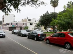 348 M2, En Esquina Frente A Parque, Alt. 26 De Velasco Astete, 5Pisos