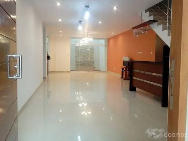 VENDO PRECIOSA CASA DE ESTRENO EN URB. LAS PALMAS — foto 1