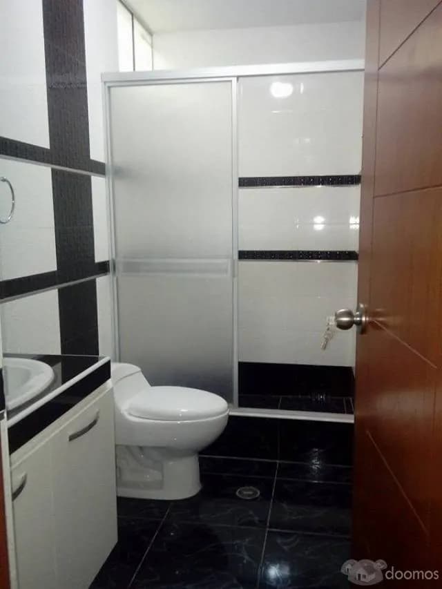 VENDO PRECIOSA CASA DE ESTRENO EN URB. LAS PALMAS — foto 2