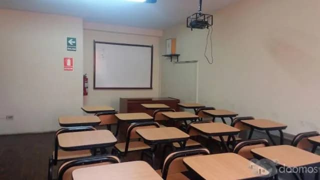 Alquiler de aulas y laboratorio — foto 1