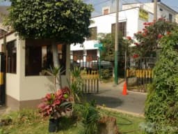 VENDO CASA ALAMOS IV - MONTERRICO- SURCO