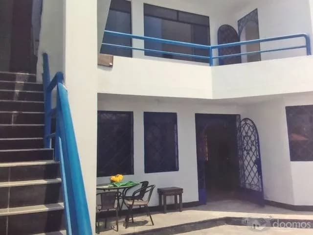 Inmueble con 2 departamentos en esquina — foto 5