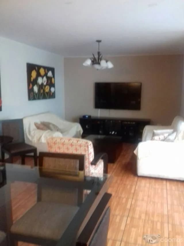 LINDA CASA DE 3 PISOS CERCA A PARQUE EN CEDROS DE VILLA — foto 1