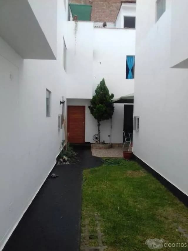 LINDA CASA DE 3 PISOS CERCA A PARQUE EN CEDROS DE VILLA — foto 6