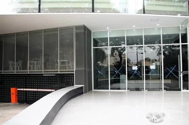 ALQUILO AMPLIA OFICINA MODERNA — foto 7
