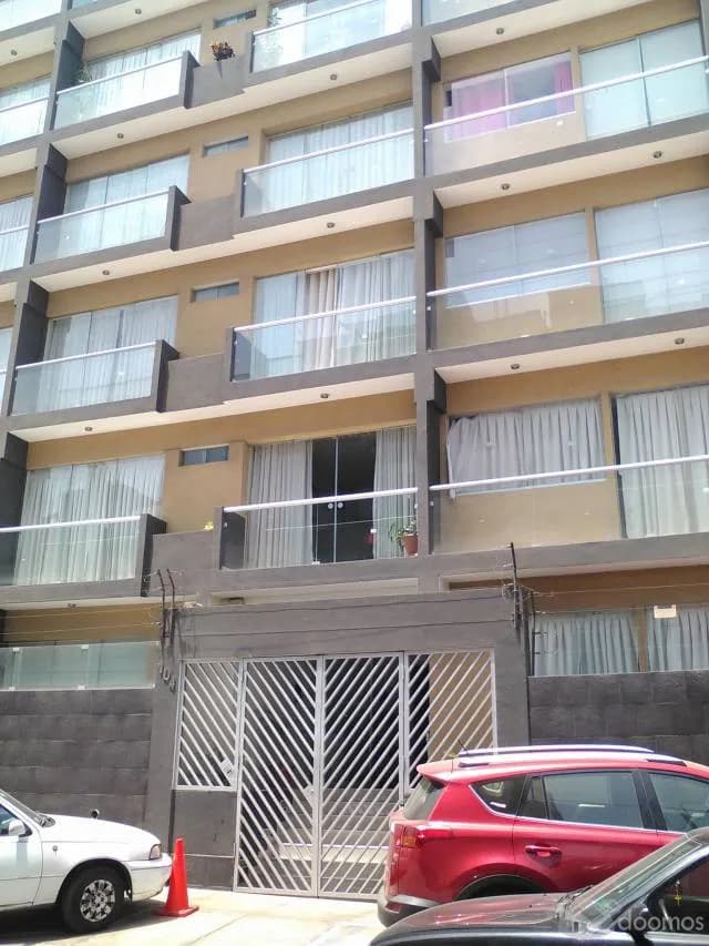 Alquilo departamento en Salamanca De Monterrico — foto 1