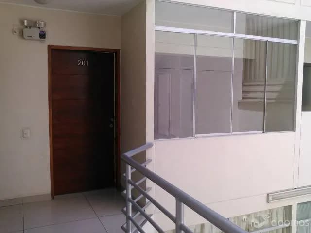 Alquilo departamento en Salamanca De Monterrico — foto 3