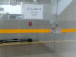 Alquilo tienda u oficina  dentro de centro comercial en santiago de surco