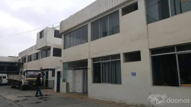 LOCAL INMENSO EN AVENIDA PARA CUALQUIER RUBRO — foto 2