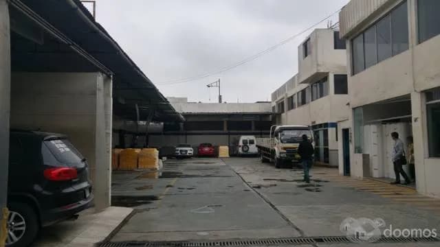 LOCAL INMENSO EN AVENIDA PARA CUALQUIER RUBRO — foto 3