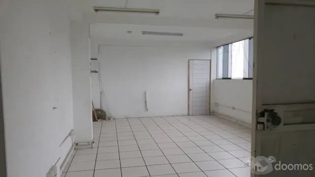 LOCAL INMENSO EN AVENIDA PARA CUALQUIER RUBRO — foto 6