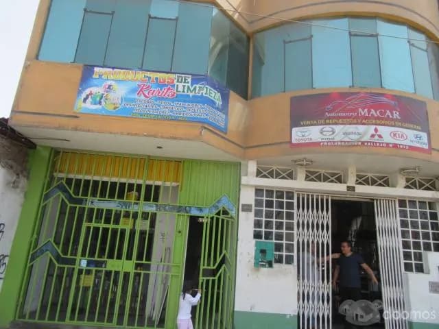 VENDO AMPLIA CASA EN ZONA COMERCIAL — foto 1