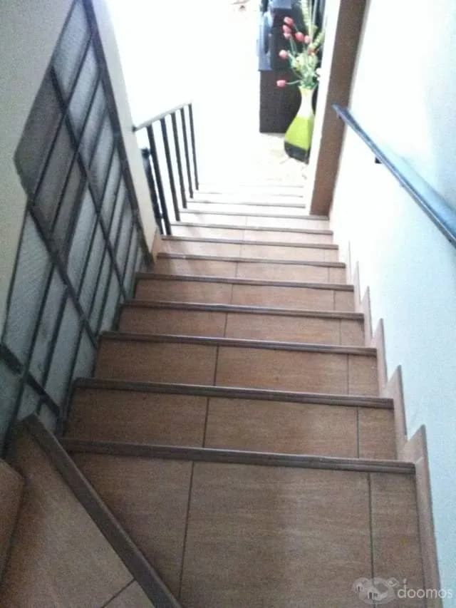 Venta casa de tres pisos, buenos acabados - URGENTE — foto 2