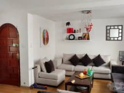 SE VENDE BONITA  CASA EN URBANIZACIÓN LOS ROSALES-calle DOÑA ANA