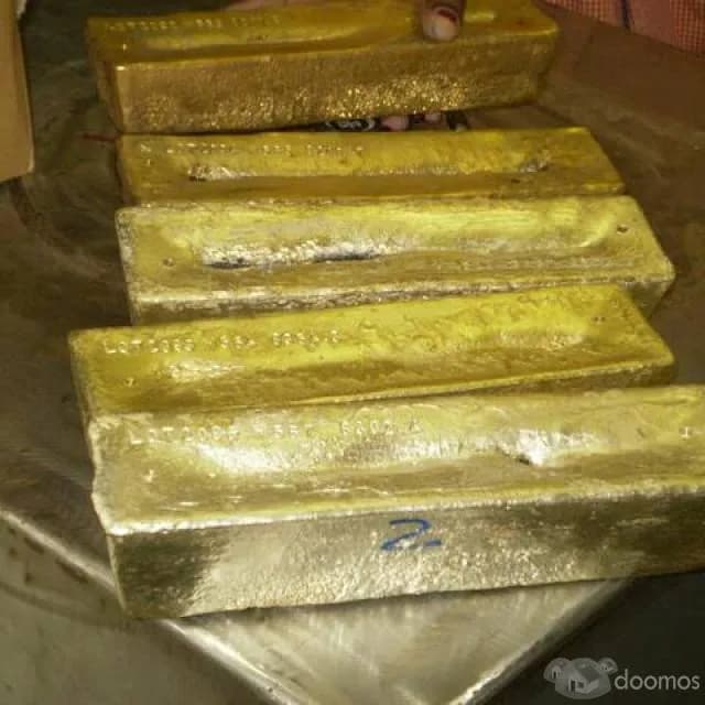 Barras de oro en la multitud para la venta — foto 1