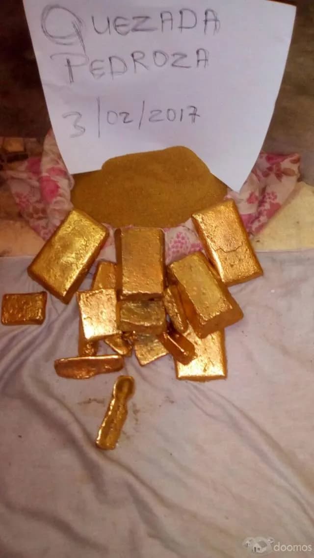 Barras de oro en la multitud para la venta — foto 2