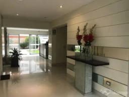 DEPARTAMENTO PRIMER PISO AMOBLADO Y EQUIPADO MUY MODERNO PISCINA PROPIA