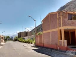 ALQUILO CASA AMOBLADA Y EQUIPADA EN URBANIZACION CERRADA- PARA EMPRESA O VIVIENDA