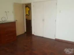 VENTA DE CASA DE DOS PISOS, CON POSIBILIDAD DE CONSTRUIR EN SAN ISIDRO.