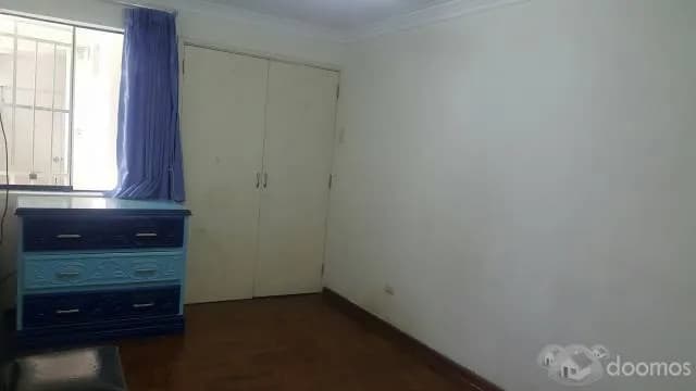 VENTA DE CASA DE DOS PISOS, CON POSIBILIDAD DE CONSTRUIR EN SAN ISIDRO. — foto 3