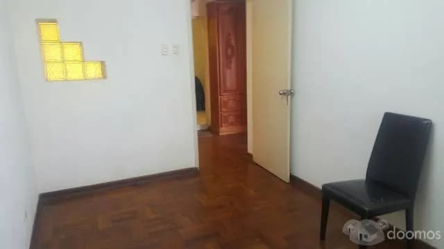 VENTA DE CASA DE DOS PISOS, CON POSIBILIDAD DE CONSTRUIR EN SAN ISIDRO. — foto 4
