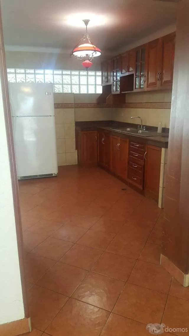VENTA DE CASA DE DOS PISOS, CON POSIBILIDAD DE CONSTRUIR EN SAN ISIDRO. — foto 6
