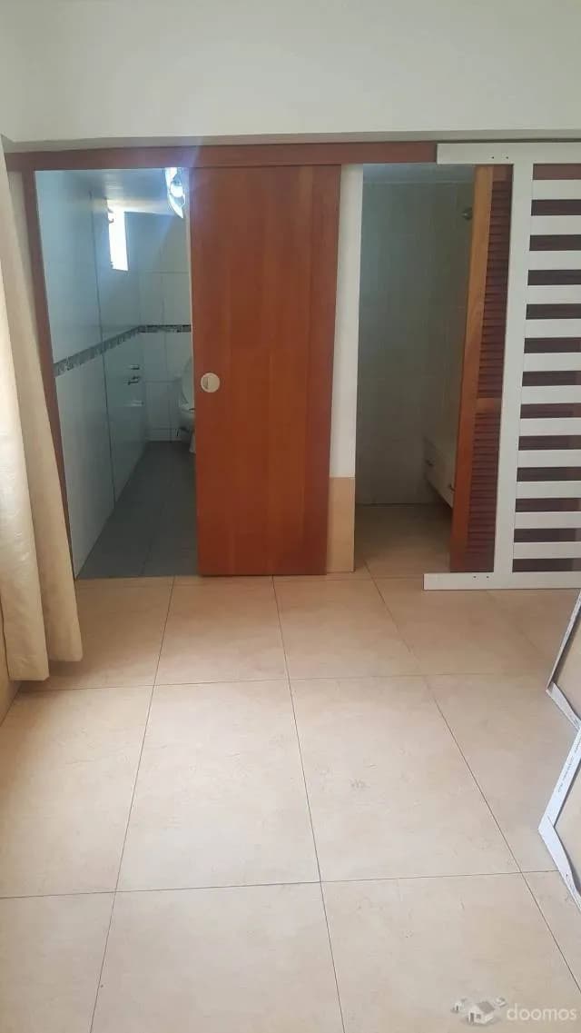 VENTA DE CASA DE DOS PISOS, CON POSIBILIDAD DE CONSTRUIR EN SAN ISIDRO. — foto 11